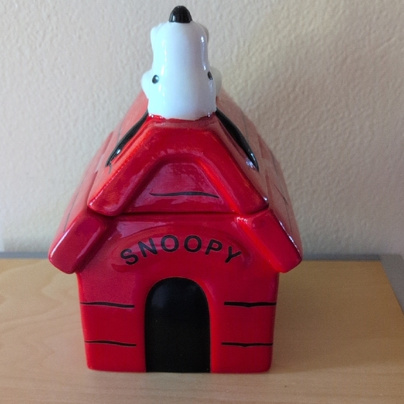 Peanuts Red Snoopy Doghouse Storage Container - Picture 2 of 7